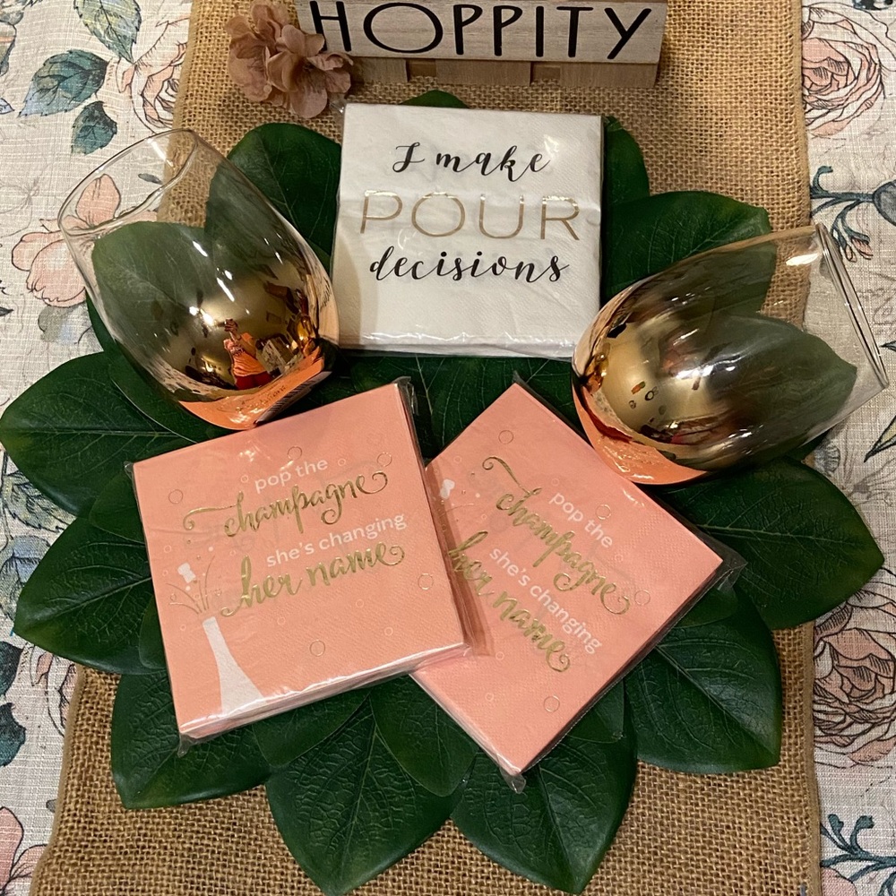 Francesca’s Collection of Stemless Wine glasses & matching Beverage Napkins NWT